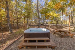 The Trailshead Chalet: hot tub, fire pit, playset - Image 4