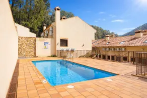 A family duplex with a pool and parking included - Image 3