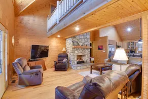 Pets Welcome! Shenandoah Log Home w/ Hot Tub - Image 5