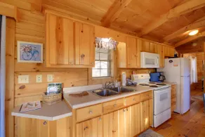 Pet-Friendly Damascus Cabin w/ Deck & Mtn Views! - Image 3