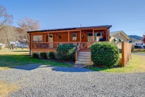 Pet-Friendly Damascus Cabin w/ Deck & Mtn Views! - Image 2