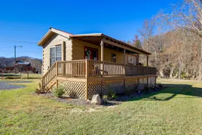 Hike the AT! Creekside Cabin in Trail Town USA - Image 3