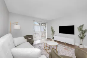 Centrally Located 1BD Apt in Tampa | Pool & Gym - Image 2