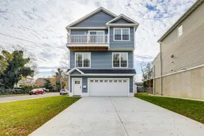 Walk to Keansburg Beach! Family Home w/ Pool - Image 2