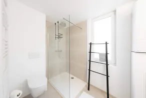 Stylish Duplex for 8 in Central Antwerp - Image 2