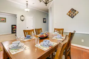 Gateway to Aggieland! College Station Family Home - Image 4