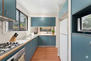 5 Min to Station Modern 2BR Townhouse Parking - Image 3