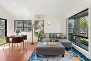5 Min to Station Modern 2BR Townhouse Parking - Image 2