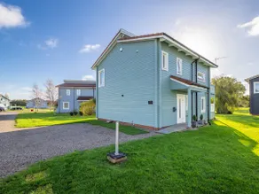 Stargaze Lodge Fritton: Luxury With Hot Tub - Image 4