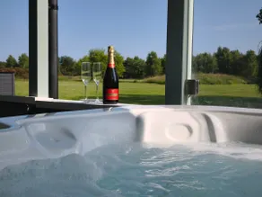 Stargaze Lodge Fritton: Luxury With Hot Tub - Image 5