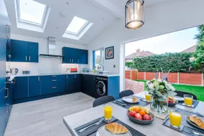 3 Bed Hale Home Free Parking - Image 2