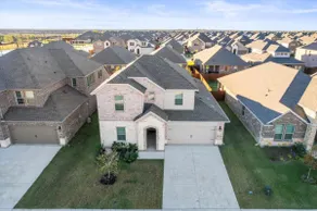 Luxurious 4-Bed Home in Aubrey TX - Image 3