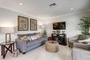 Sandy Beach Retreat - Image 3