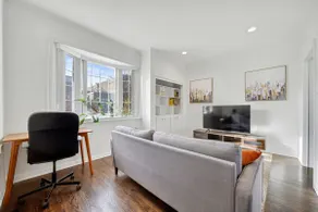 1 Bed Suite Steps to Bloor - Image 4
