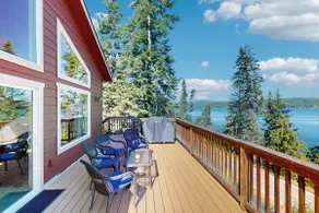 Cozy Lakeview Haven | Spacious Deck & BBQ - Image 4