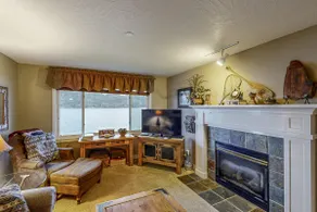 Charming Lakeside Condo with Private Balcony + BBQ - Image 3