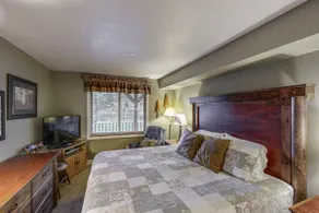Charming Lakeside Condo with Private Balcony + BBQ - Image 2