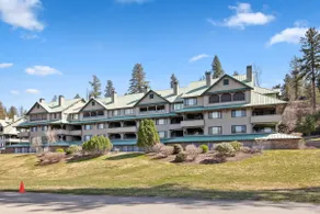 Scenic Waterfront Haven with Private Balcony & BBQ - Image 5