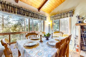 Idyllic Cabin in the Woods: Cozy Crestline Retreat - Image 4