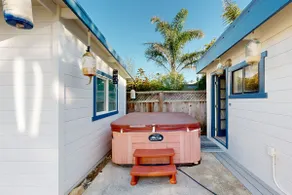 Stroll to Shore: Stinson Beach Gem w/ Hot Tub - Image 2
