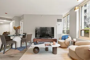Designer 3BR with Resort Amenities and Balcony - Image 2