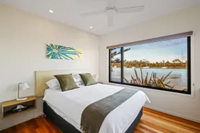 Anglesea Waterfront Bungalow - Image 4