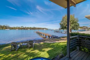 Anglesea Waterfront Bungalow - Image 2