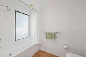 Anglesea Waterfront Bungalow with Spa Bath by Book Jervis Bay - Image 5