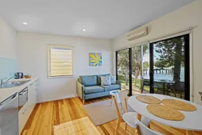 Anglesea Waterfront Bungalow with Spa Bath by Book Jervis Bay - Image 2