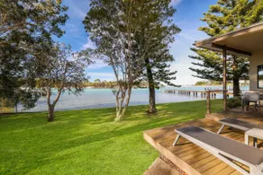 Anglesea Waterfront Bungalow with Spa Bath by Book Jervis Bay - Image 3
