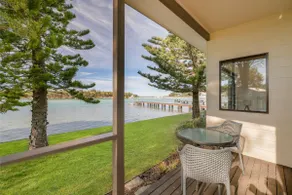 Anglesea Waterfront Bungalow with Spa Bath by Book Jervis Bay - Image 4