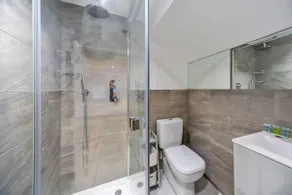 Casa apropiada para familias con jardín e internet de alta velocidad - Image 4