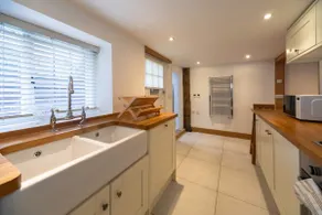 Casa apropiada para familias con jardín e internet de alta velocidad - Image 3