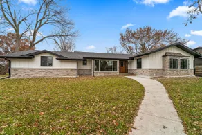 Spacious 5BR Family Home Near ISU & Attractions - Image 5