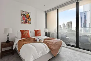 A 3BR with City Views Near Queen Victoria Market - Image 2