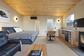 Birdsong: studio apartment with views! - Image 4