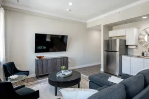Stunning Apartment w Panoramic Downtown Views! - Image 2