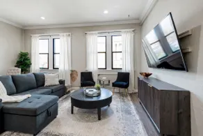 Stunning Apartment w Panoramic Downtown Views! - Image 3