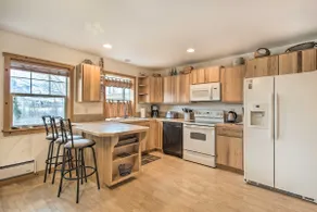 Inviting Townhome: 30 Mi to Yellowstone NP! - Image 2