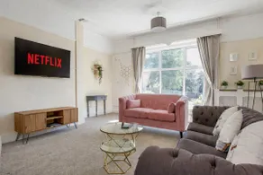 Spacious Buxton house with hot tub and pool table - Image 2