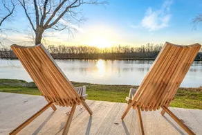 Riverfront Reset! Dells Cabin w/ Kayaks & Deck - Image 2