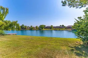 Shoreham Luxe Vibrant 4BR 2,5BA with Waterfront - Image 4