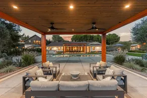 Retreat - sleeps 6 with Pool & Spa! 1 Mile to L.O. - Image 5
