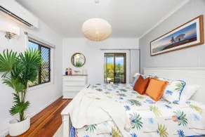 Luxury Holiday Home - Pool, Pets, Walk to Beach - Image 4
