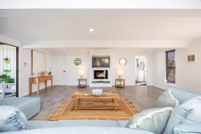 Luxury Holiday Home - Pool, Pets, Walk to Beach - Image 3