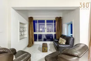 Seafront Apartment in Sliema wt Breathtaking Views - Image 4