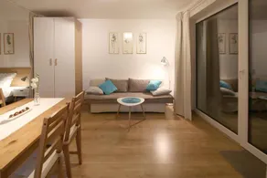 Apartment with a garden view and terrace - Image 3