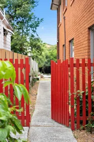 Retro 3BR House Near Manly Free Parking & Mall - Image 5
