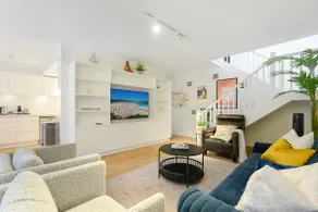 Bright Townhome with Courtyard in Neutral Bay - Image 2