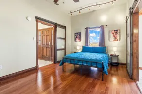 Grand Haven ※ 8BR Home ※ 2 Acres ※ Workers Welcome - Image 2